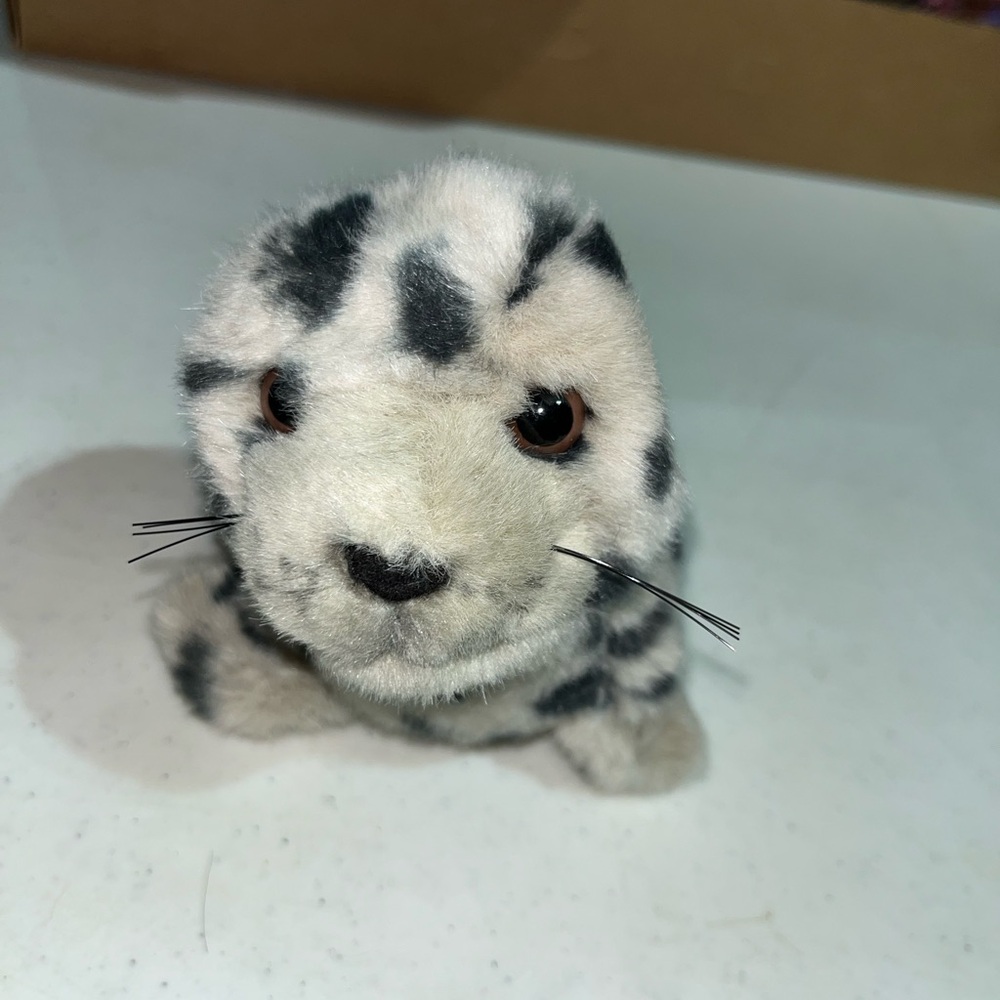 SEAL PLUSH